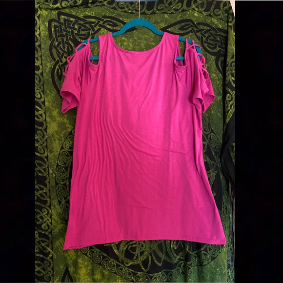 Torrid cold shoulder TShirt - Picture 5 of 5